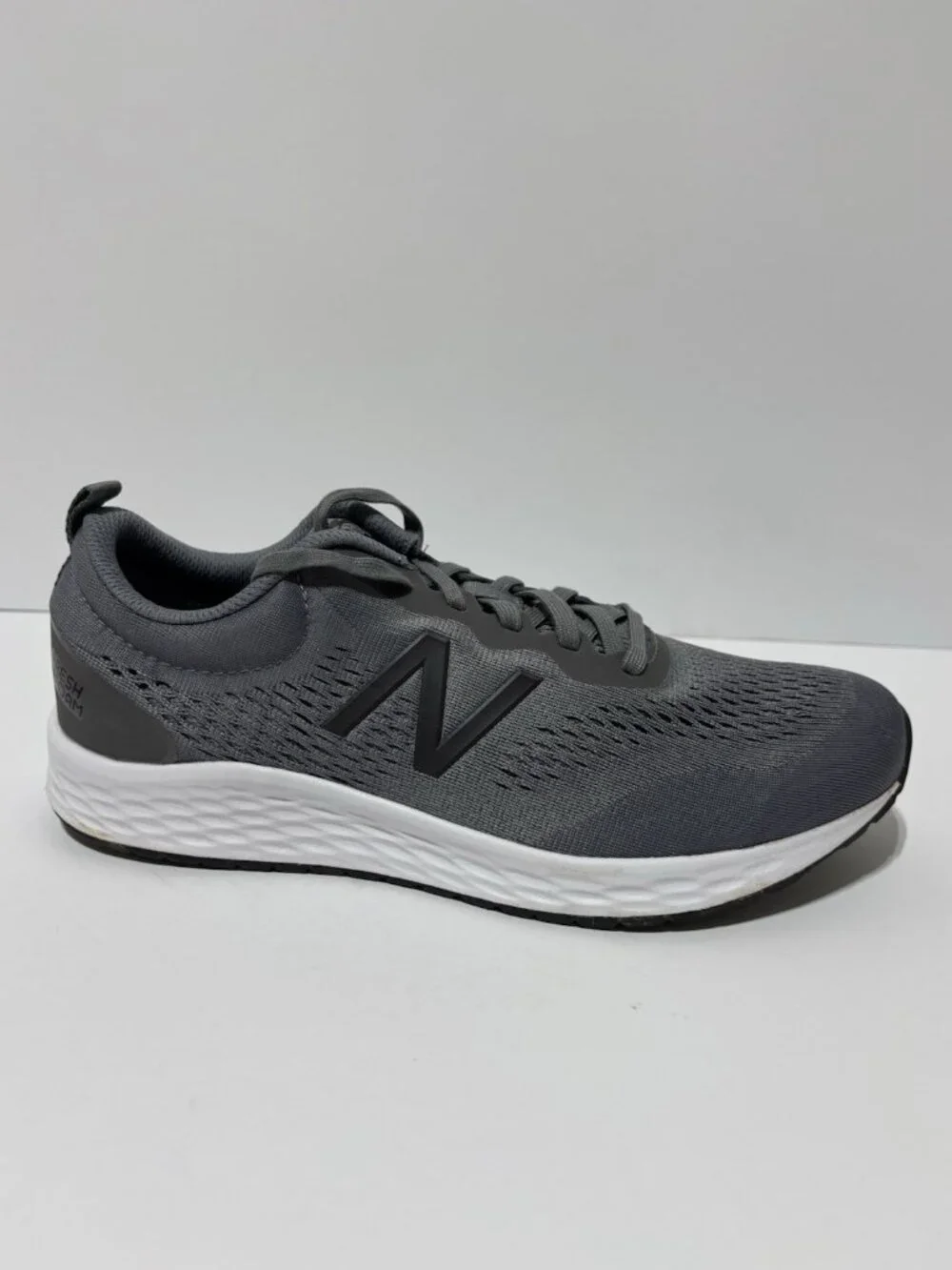 New Balance Men’s Fresh Foam Arishi V3 Gray Running Shoes, Size 10 EEEE